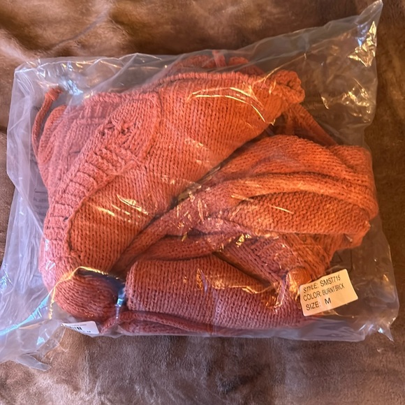 NWT Pol hooded sweater - Picture 3 of 9